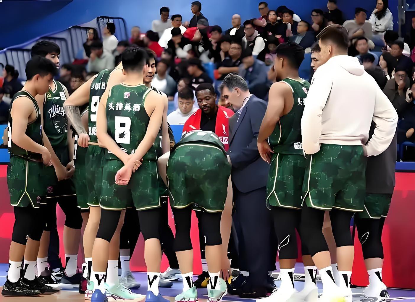 关于CBA常规赛国际比赛日走向成谜；费城76人战术微调；气氛紧张；赛程密集仍需轮换的信息