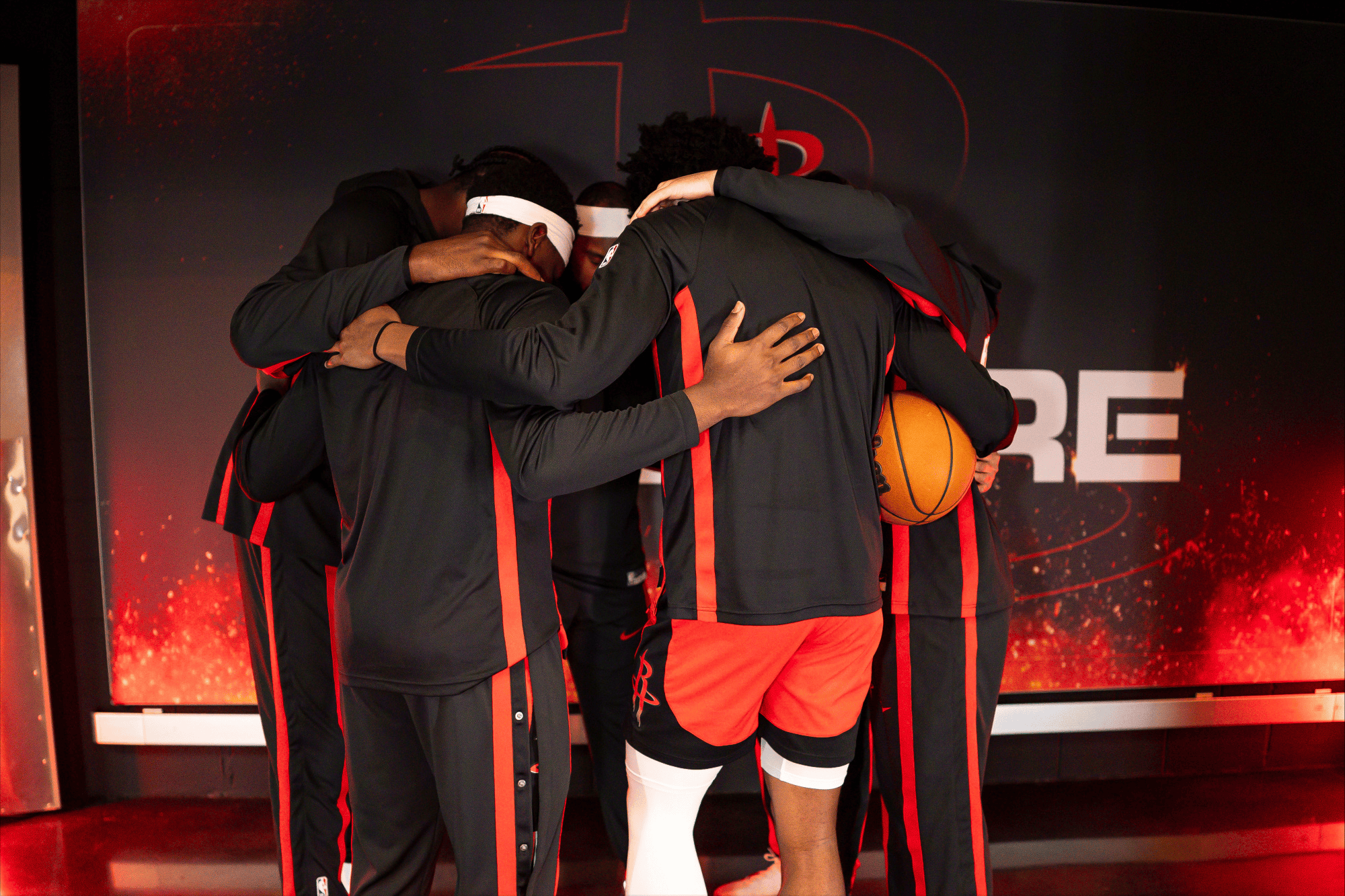 今晨国际米兰篮板制胜Rookie迎来七赛季高光表现，连对手都承认：Rookie在湖人比赛中失利的简单介绍